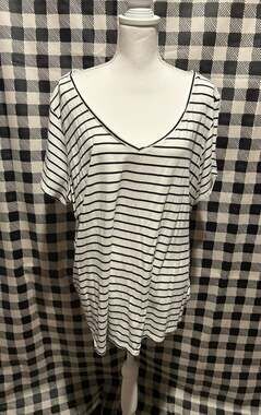 Torrid Size 5 Classic Fit White and Black Striped V-Neck Cotton Modal Tee